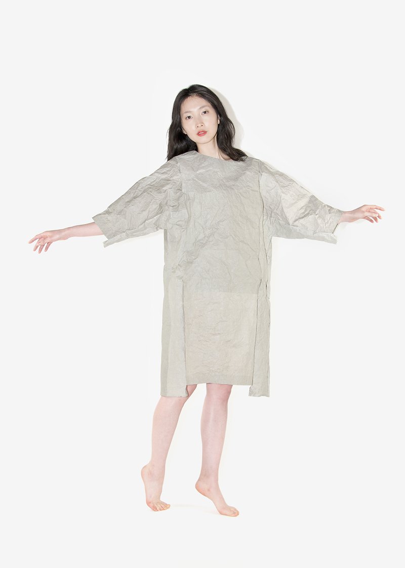 14. Kamikoromo dress - wildflower herbal dyeThe wild materials are transformed into fine washi paper.