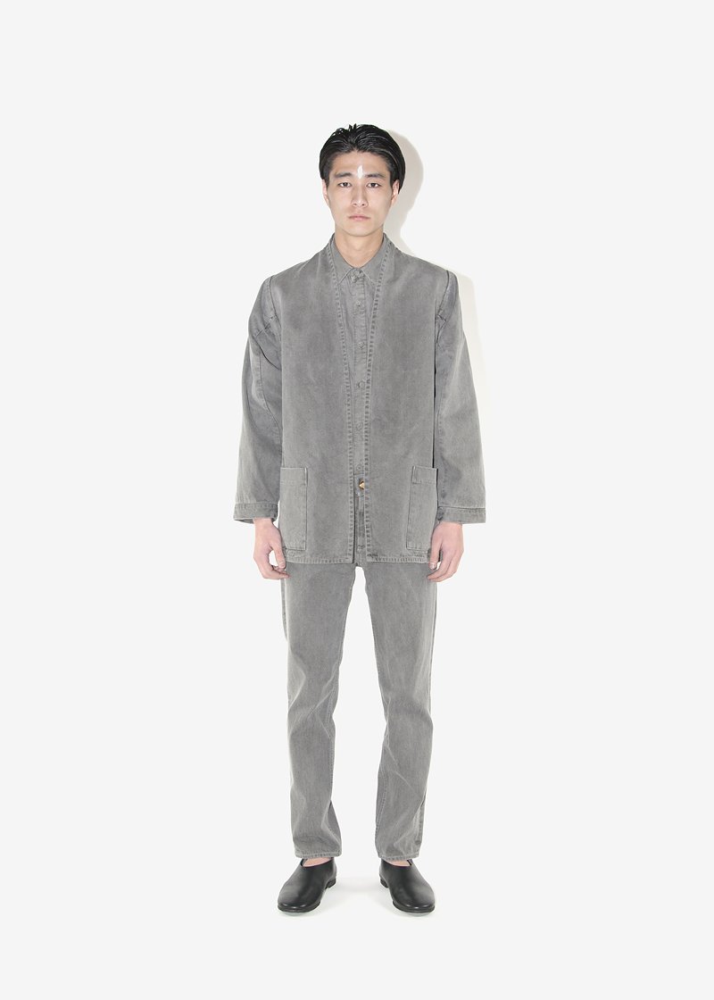 25. Colored denim haori and jeans - bengalaColored denim haori jacket and five-pocket denim pants with a 'Flower-of-life' gold-colored button and patchworks on pockets. Made from organic cotton drill fabric. The gray color is from bengala herbal dye.