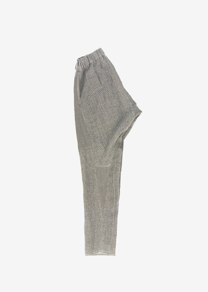 28. Edo-komon pantsMade of dual-layered organic linen-wool fabric and the finest twilled linen-wool fabric. Constructed with a minimal composition of planes.
