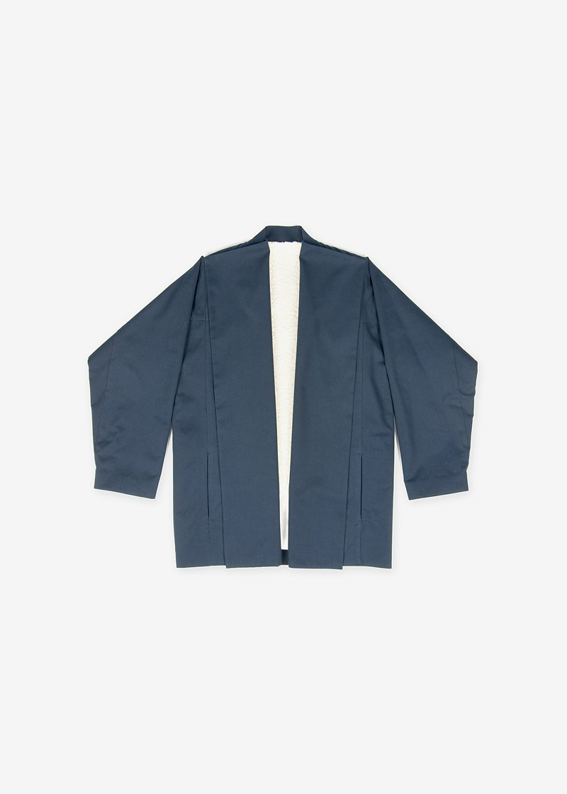 47. Twill-weave organic cotton jacket coatOrganic cotton for the outer fabric. Pure woolen boa and linen cloth lining.