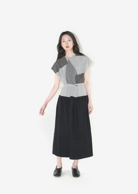 16. Bingo-kasuri dress - sumikuroComposed of several varieties of Bingo-kasuri fabric and herbal dyed pure wool. Sashiko and hand-embroidered patchwork.