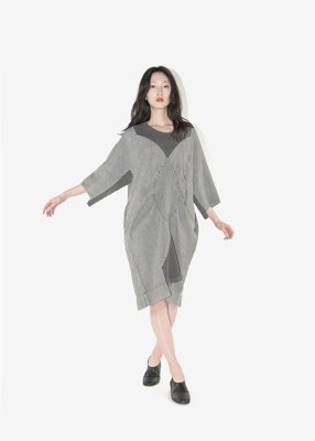 23. Geometric patterned dress - bengalaDress composed of organic cotton single jersey and finest linen-wool fabric. The linen-wool part is composed of plain-woven fabric and twilled fabric. The color comes from bengala herbal dye.