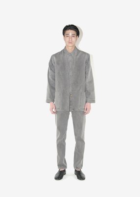 25. Colored denim haori and jeans - bengalaColored denim haori jacket and five-pocket denim pants with a 'Flower-of-life' gold-colored button and patchworks on pockets. Made from organic cotton drill fabric. The gray color is from bengala herbal dye.