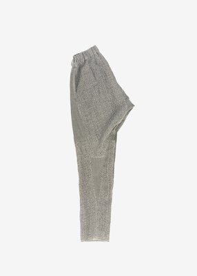 28. Edo-komon pantsMade of dual-layered organic linen-wool fabric and the finest twilled linen-wool fabric. Constructed with a minimal composition of planes.