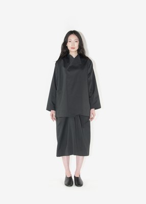 29. Twill-weave organic cotton jacket coat and wrapped skirtSoft surface texture of organic cotton. Pure woolen boa lining for the coat.