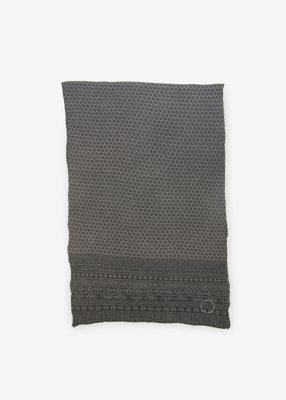 33. Edo-komon knit stoleAn Edo-komon patterned knitting reproduced from an original sample book of the later Edo-period. Composed of organic cotton yarn and the finest wool yarn. The color comes from a logwood herbal dye.