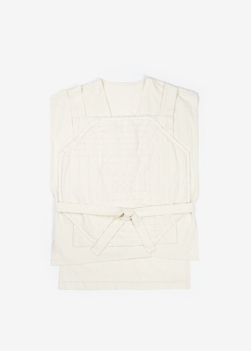 10. Hemp work top with Hakkaku-Shinka embroideryThe fabric is composed of organic cotton thread for the warp and hand-spun hemp thread for the weft. Woven slowly with an antique shuttle weaving machine. Hakkaku-Shinka embroidery on the top.