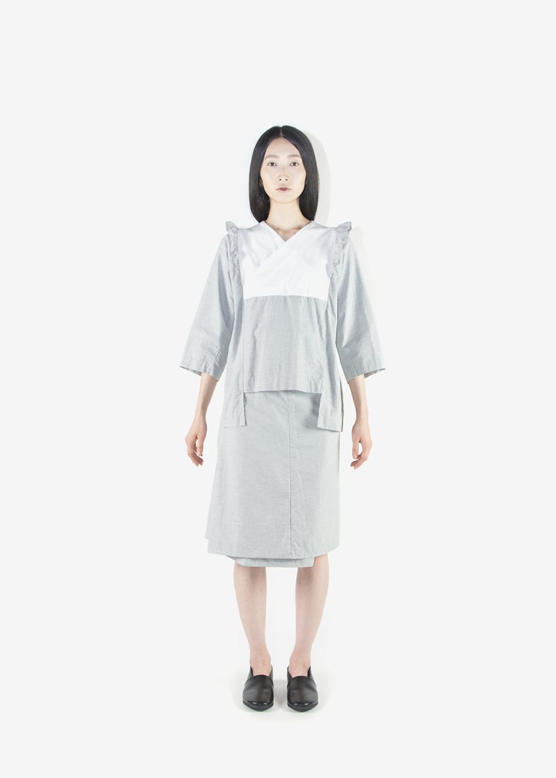 45. Twill blouse and twill wrapped skirt