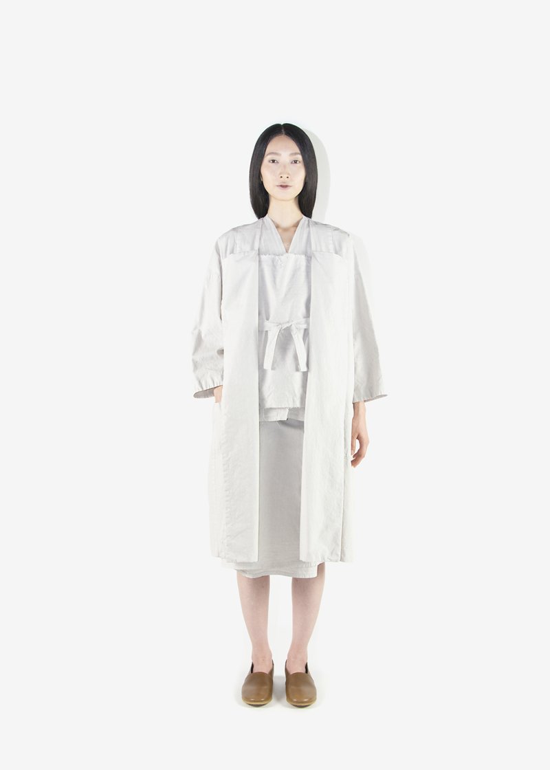 83. Canvas kimono coat, canvas top with Hakkaku-Shinka embroidery and canvas wrapped skirt - old whiteMade with organic cotton linen canvas. Comes in beige, old white, red-printing and black printing. Worn with naturally tanned leather shoes.