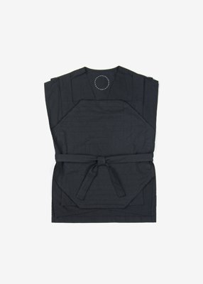 29. Hemp work top with Hakkaku-Shinka embroideryThe fabric is composed of organic cotton thread for the warp and hand-spun hemp thread for the weft. Woven slowly with an antique shuttle weaving machine. Hakkaku-Shinka embroidery on the top. Comes in black, uncolored natural and Ryukyu indigo.