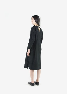 32. Hemp work dressWoven slowly with an antique shuttle weaving machine. Hand-woven hemp fabric patchwork and sashiko hand-embroidery on the sleeves.