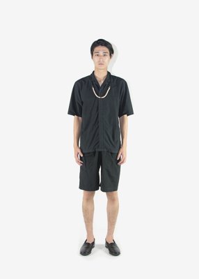 34. Organic cotton broadcloth shirt blousonOpen collar, fly front shirt made of organic cotton broadcloth. Piped hem and cuffs. Worn with organic cotton short wrapped pants, hemp kumihimo necklace and naturally tanned leather shoes.
