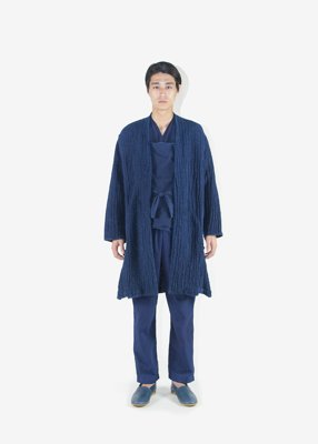 63. Hemp work coat, hemp work top with Hakkaku-Shinka embroidery, organic cotton wrapped pants - Ryukyu indigoThe deep oceanic blue of Ryukyu indigo is produced by a skilled dyer in Kyoto. Worn with naturally tanned leather shoes.