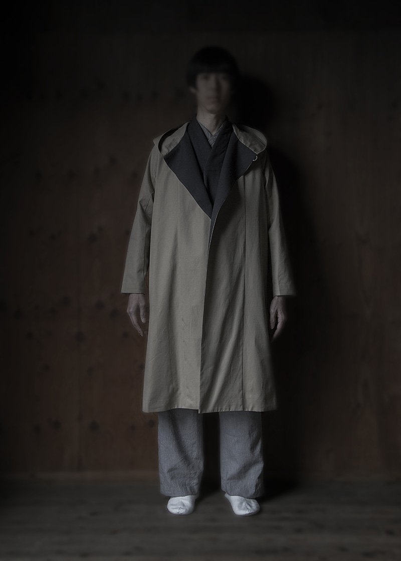 31. Hooded trench coatMade from long fiber cotton fabric. With raised cotton-wool facing and white organic cotton lining.