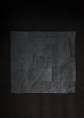 09. Kudzu-fu and handmade Tosakozo-Washi PojagiHand-sewn Pojagi composed of Kudzu-fu (kudzu fabric) and Tosakozo-Washi. Kudzu-fu, regarded as a primitive material, is woven of threads made of the bast fibers of the kudzu stem. Kudzu fabric from the Enshu region has a characteristic shine.