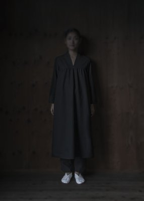 19. Twill cotton-wool dress | blackMade from raised twill cotton wool. With white organic cotton facing and lining. Comes in black, gray and beige.