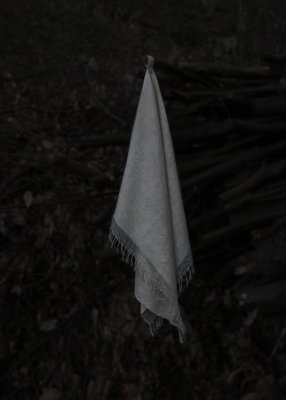37. Hand-spun cotton TenuguiTenugui composed of hand-spun cotton fabric and organic cotton fabric. The hem is composed of hemp yarn. Woven slowly with an antique shuttle weaving machine. This method of weaving allows air to get inside the cotton during the weaving process.