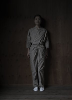 46. Organic cotton wrapped suits | beigeCosmic Wonder's symbolic wrapped collection. Composed of organic cotton broad fabrics made from 40 yarn count threads and 50 yarn count threads. Comes in natural, black, beige, gray and Ryukyu indigo.