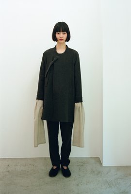 04. Wool and linen folk jacket and pants, Koromo long-sleeved blouseMade from a light weight wool and ramie blend fabric. Koromo long-sleeved undershirt is suitable for wearing under all types of clothes.