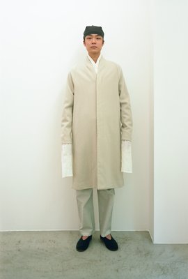 11. Herbal dyed pure woolen coatMade of 100% pure sheep's melton, areca catechu for gray.