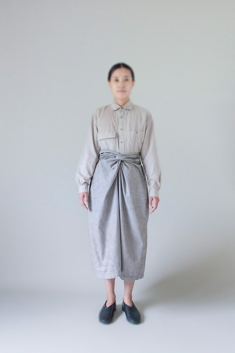 27. Pojagi shirt, Wrapped skirtShirt composed of organic cotton satin, organic cotton loan and french twill-weave fabric. Wrapped skirt made from organic cotton broad.