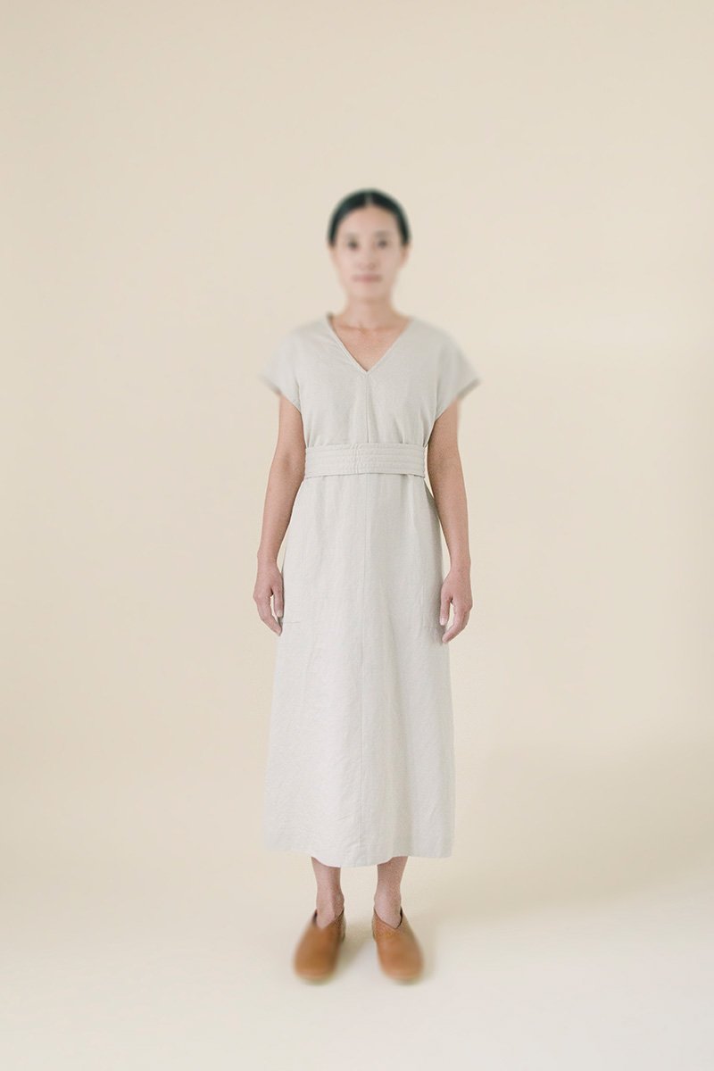 40. Cotton-linen kantoi dressMade from cross woven twill fabric composed of supima cotton and french linen. Fine yarns provide natural luster.