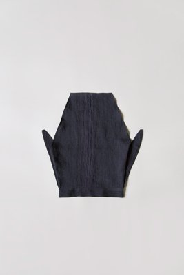 18. TsunokakushiCross woven fabric made from ramie and linen.