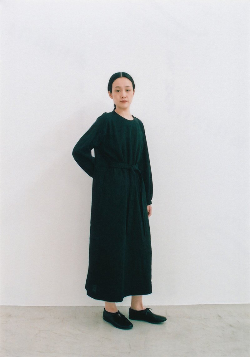 8.Ramie and wool back gathered dressFabric is made from mixed spinning of ramie and wool.