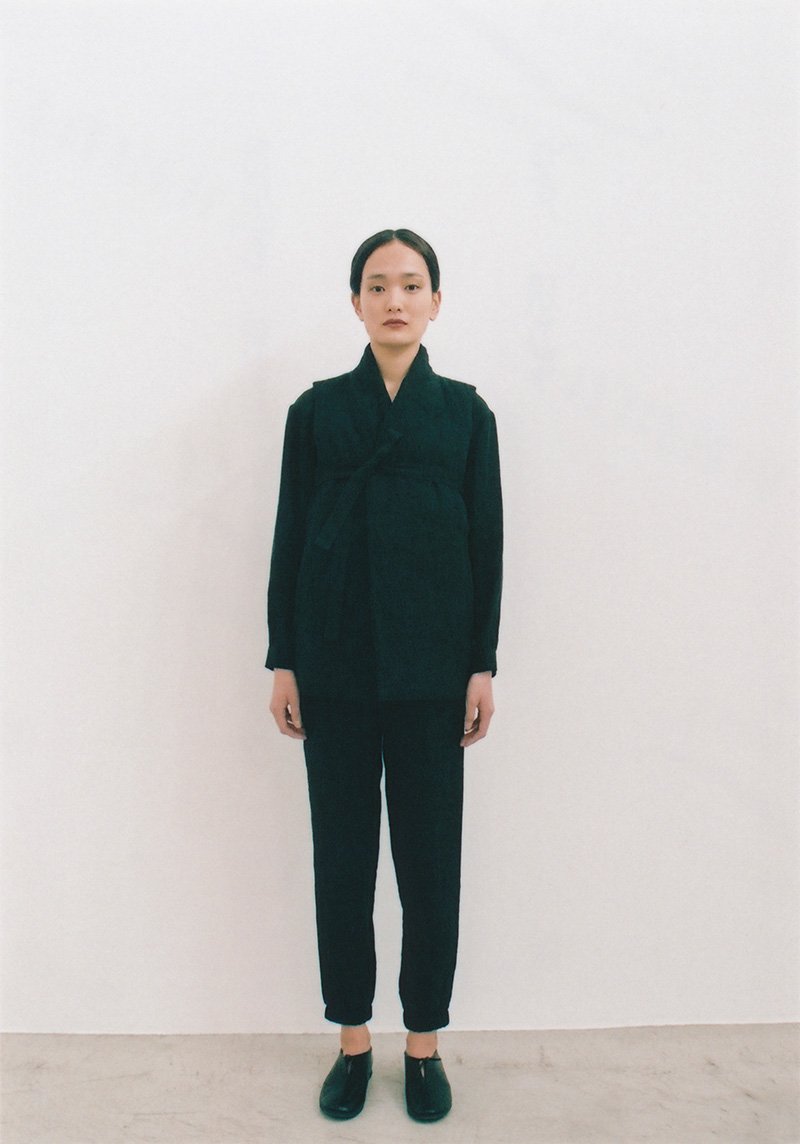 10.Linen koromo Folk down vest for winterThe front cloth is made from linen. Inner cotton is 90% Down and 10% Feather.