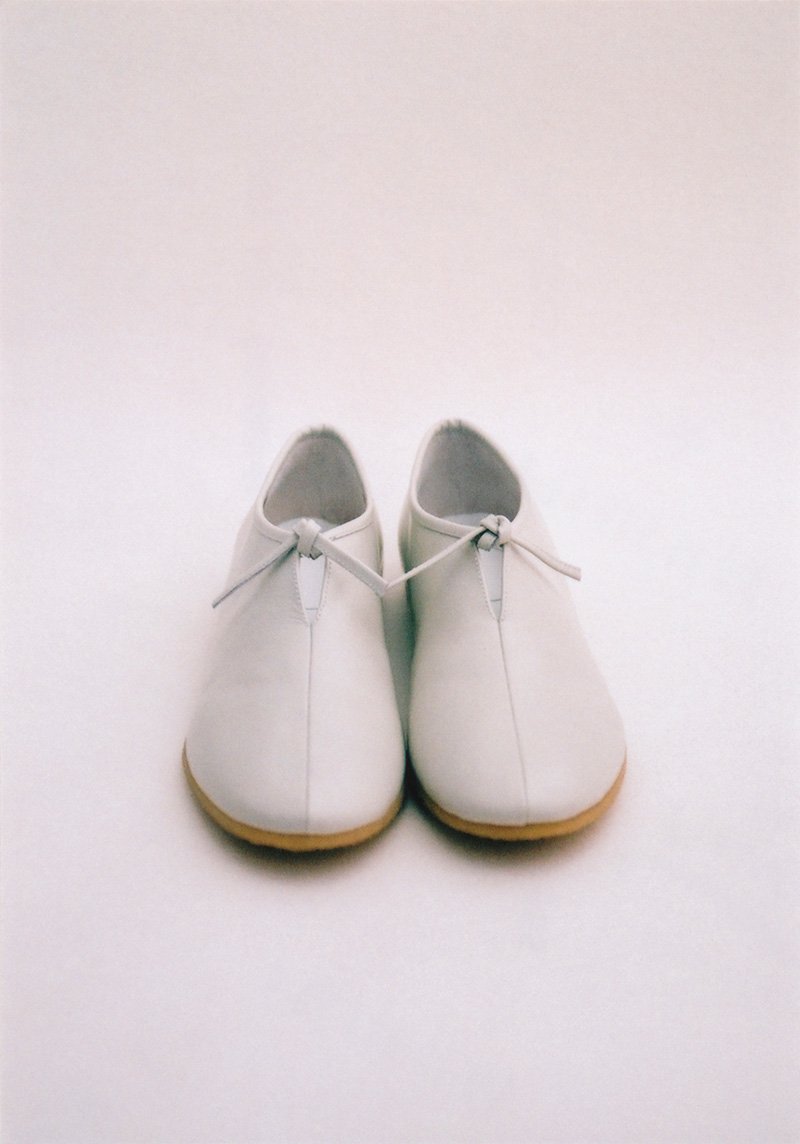 20.Light gray leather Third folk shoesSmooth textured light gray leather. Natural rubber sole.