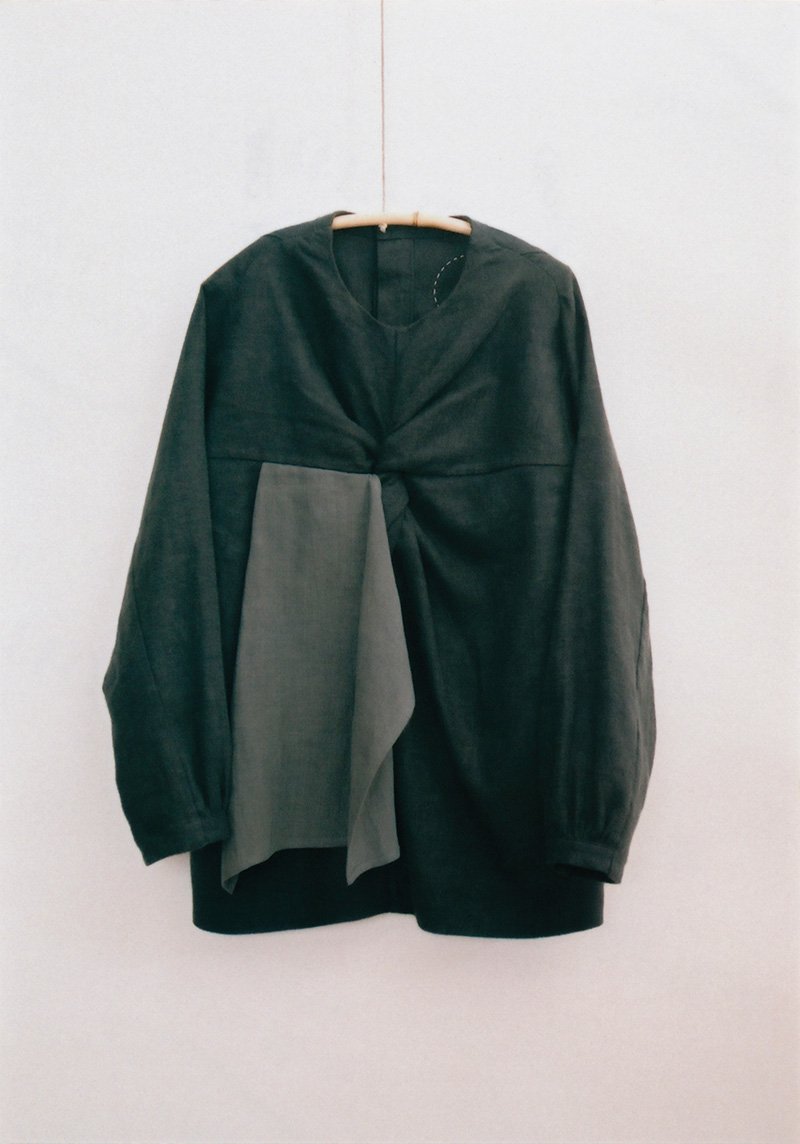 23.Linen pullover with twisted scarf