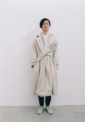 19.Gabardine Coat for mountain hikingFabric is made from pima-cotton twill for the warp and woof. The surface is raised gabardine.