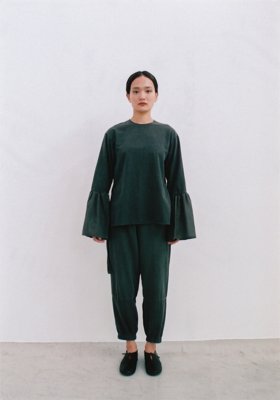 25.Sumi-dyed organic cotton long-sleeved shirt, Organic cotton pantsMade from organic cotton twill.