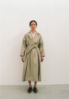 43.Gabardine Coat for mountain hikingFabric is made from pima-cotton twill for the warp and woof. The surface is raised gabardine.
