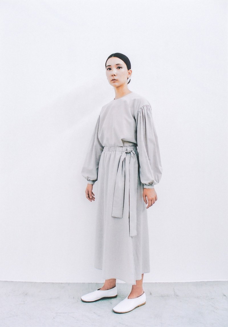 Light linen Striped backless shirt and gathered skirt