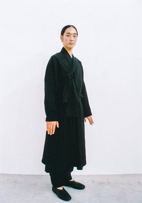 Belgium linen haori long jacket, Light linen wrapped pants and Linen tasuki bag, Naturally tanned leather folk shoes