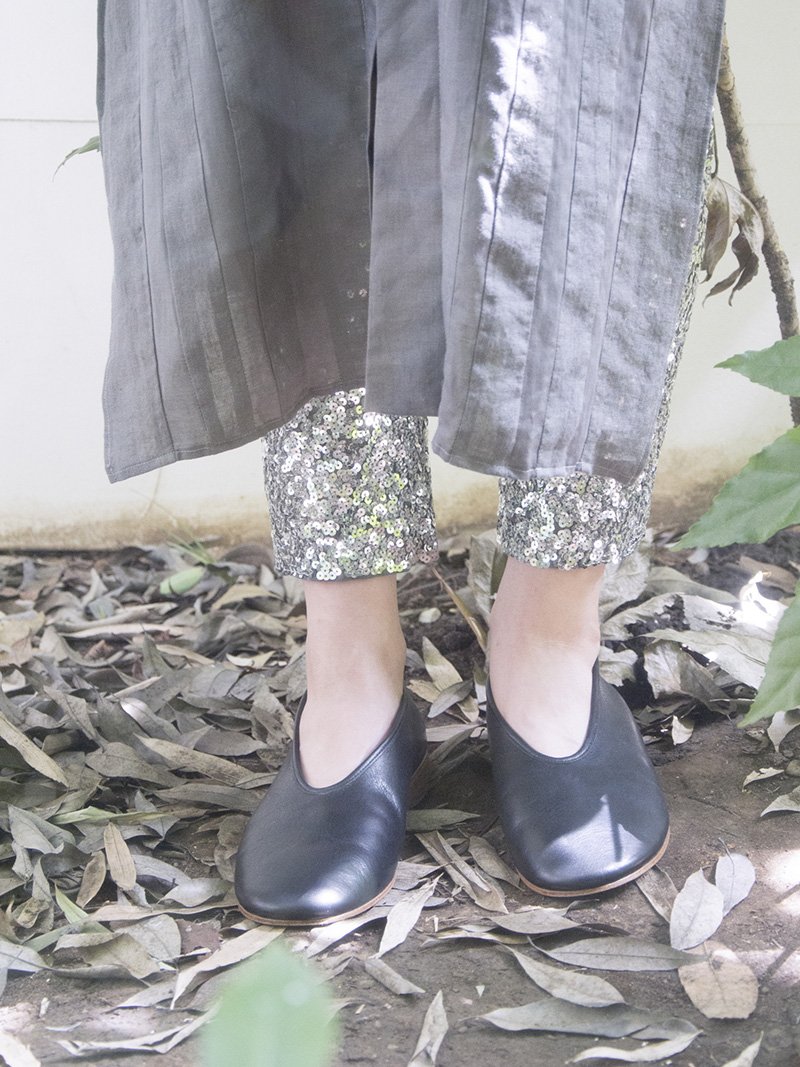 16 Umi-Hagoromo Linen Monpe pants, Naturally tanned leather folk dress shoesSpangle embroidery on Belgium linen. Inspired by Japanese traditional work clothing.