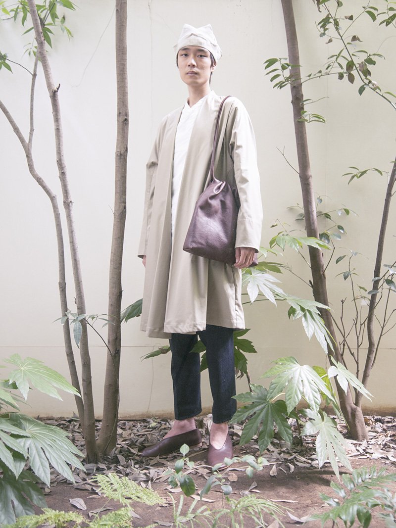 24 Yama-Nokoromo trench coat, Organic cotton pojagi folk shirt, Organic cotton denim Monpe pantsComposed of organic cotton oxford, organic cotton satin and organic cotton broad.