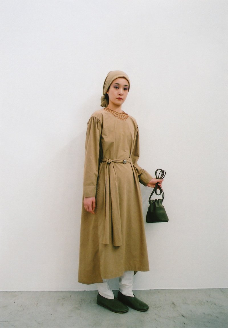 Organic cotton meditation straw colored robe dress, Beautiful mythic ceremony silk cotton straw colored scarf, Light leather drawstring bag