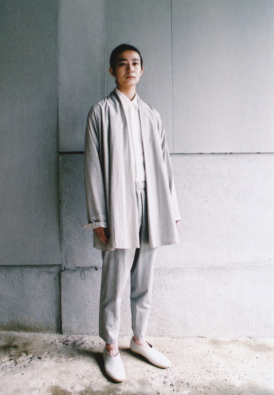 Beautiful organic cotton sumi-dyed light sumikuro colored haori shirt jacket and "Tattuke"