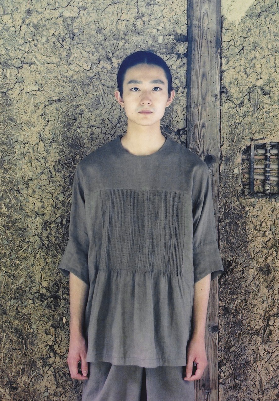Beautiful light linen pin-tucked pullover shirt