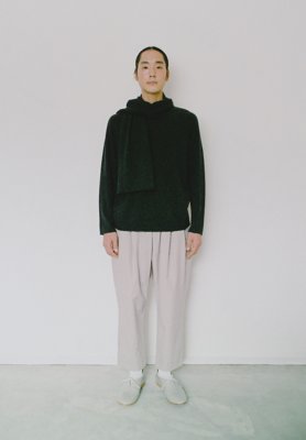 Cashmere dark grey colored sweater with seamless and muffler