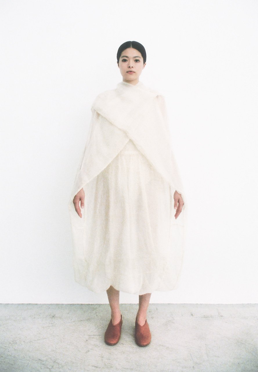 Fountain's water fetching kanro colored hand-woven silk dress