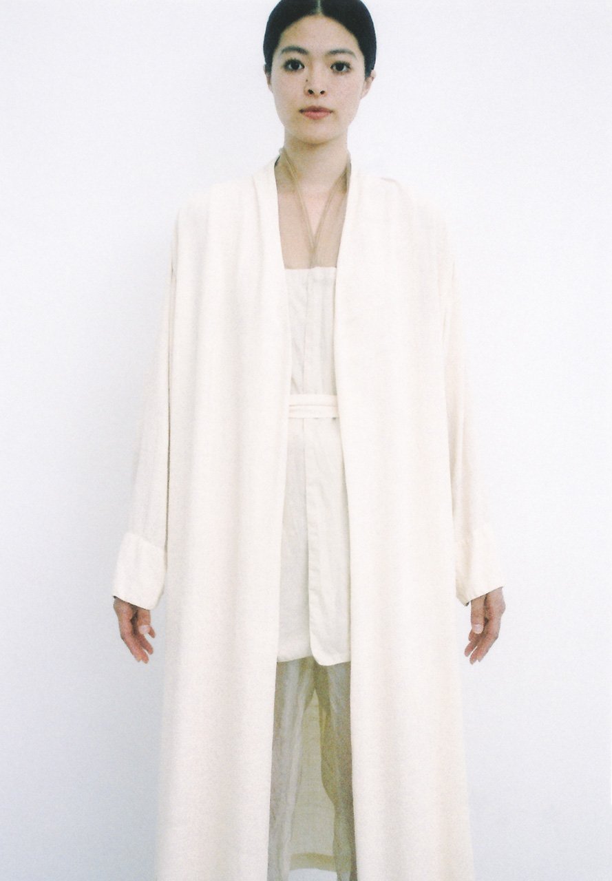 Water jar hand-woven silk shell color dyed from white clay haori robe