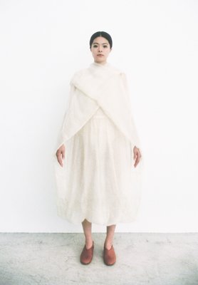 Fountain's water fetching kanro colored hand-woven silk dress