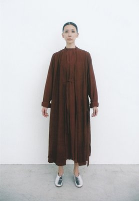 Water jar hand-woven silk wild rose soil color by mad-dyed haori robe and Striped hand-woven silk-cotton dream shirt dress
