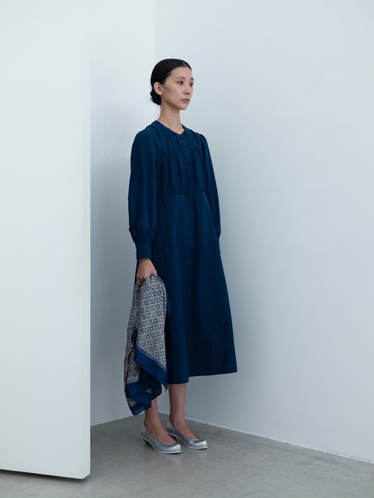 Ryukyu indigo dyeing layered after Sumi-dyeing; Sumi-yambaru indigo colored Cotton linen classic broadcloth 1920’s work dress, Indian sacred geometry block print scarf, Silver “koshin” folk pumps