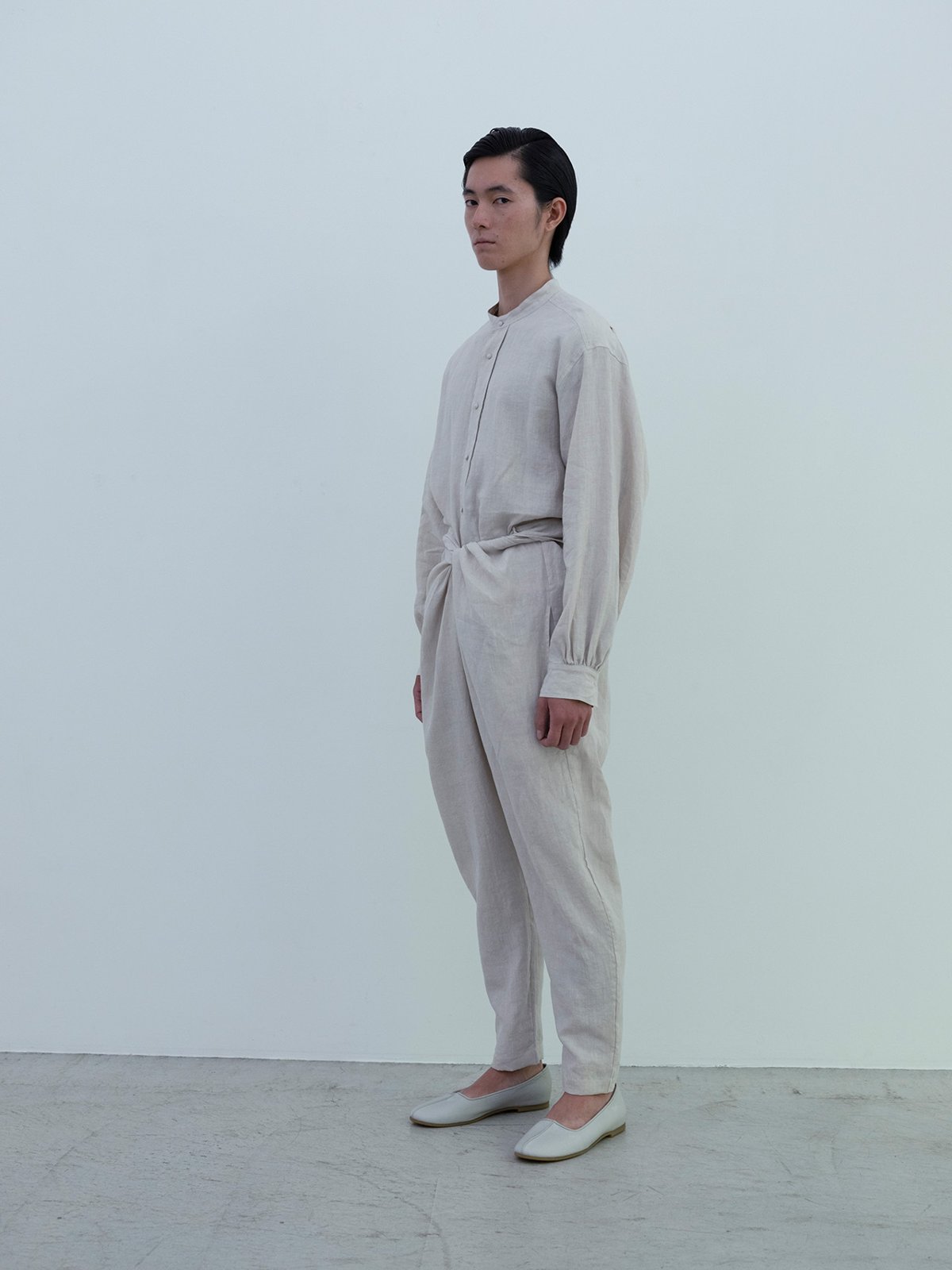 High-count linen classic shirt and slim wrapped pants, Deerskin folk shoes