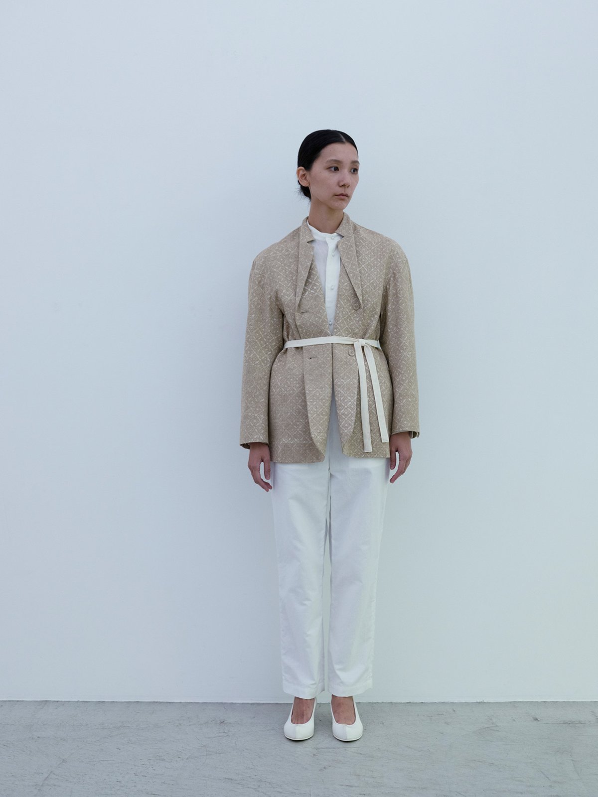 White colored Indian sacred geometry block print haori jacket, High-count linen classic shirt, Classic back satin folk pants, Deerskin “koshin” folk pumps