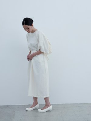 Shell-dyed shell-colored Cotton paper voile spacecraft-sleeves wrapped dress, Deerskin “koshin” folk pumps